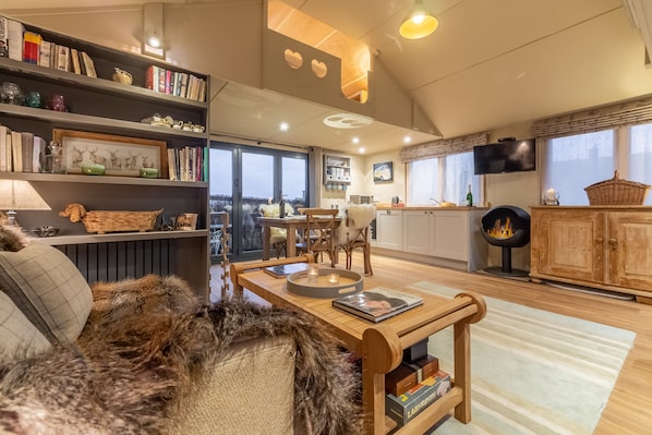 TV, fireplace - The Bothy, Ringstead, Norfolk (Ringstead)