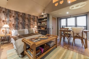 1 bedroom, iron/ironing board, Internet, bed sheets