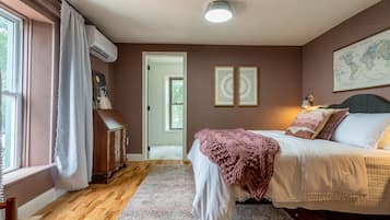 7 bedrooms, iron/ironing board, travel crib, free WiFi