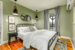 7 dormitorios, tabla de planchar con plancha, cuna de viaje