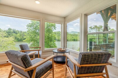 Historical LAKEFRONT Luxury 7 Bedroom - Eureka!