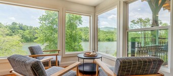 Historical LAKEFRONT Luxury 7 Bedroom - Eureka!
