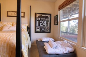 Silitysrauta/-lauta, Wi-Fi, vuodevaatteet