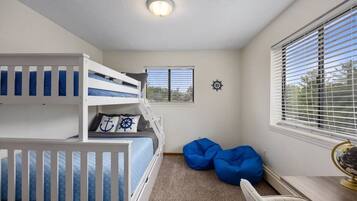 2 slaapkamers, een strijkplank/strijkijzer, reisbedje, wifi