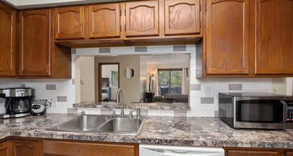 Cozy apartment near Lake Bella Vista