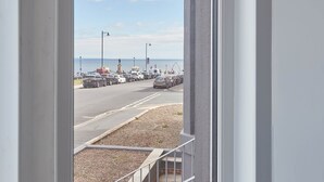 Unclassified image, 3 of 10, button - Seaview Retreat (Whitby)