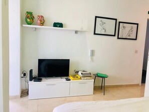 1 chambre, fer et planche à repasser, Wi-Fi, literie fournie