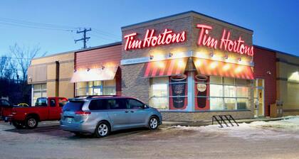 Affordable Micro Suite, Parking, 4k Smart TV, Downtown, WiFi