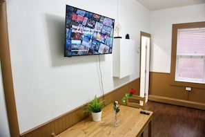 Interior - Affordable Micro Suite, Parking, 4k Smart TV, Downtown, WiFi (Moose Jaw)