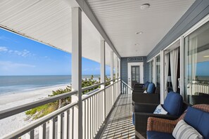 Property grounds - Christmas Sale! Oceanfront 15 Steps To The Sand! (Indian Rocks Beach)
