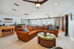 Interior - Christmas Sale! Oceanfront 15 Steps To The Sand! (Indian Rocks Beach)