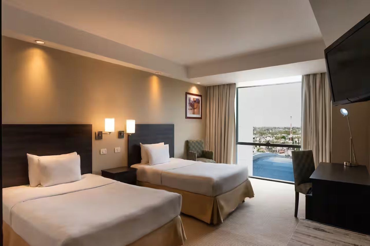 Hochwertige Bettwaren, Daunenbettdecken, Pillowtop-Betten, Minibar