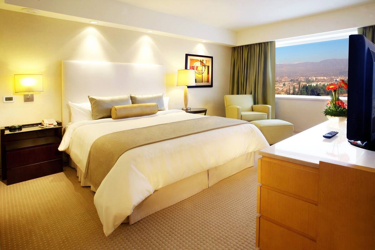 Hochwertige Bettwaren, Daunenbettdecken, Pillowtop-Betten, Minibar