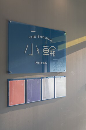 A hotel sign with room color options and a guest-only notice. - The Shourin in Daejeon (Daejeon)