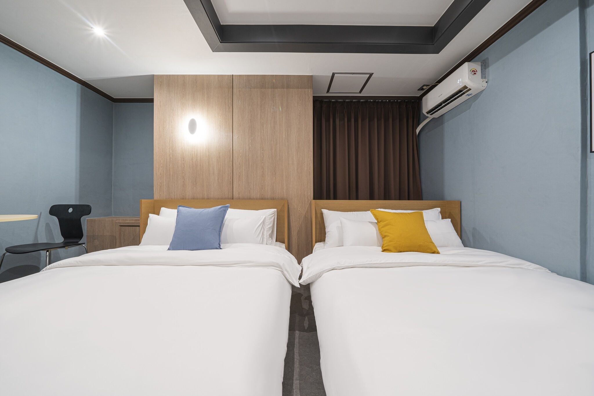 deluxe twin room | free wifi, bed sheets