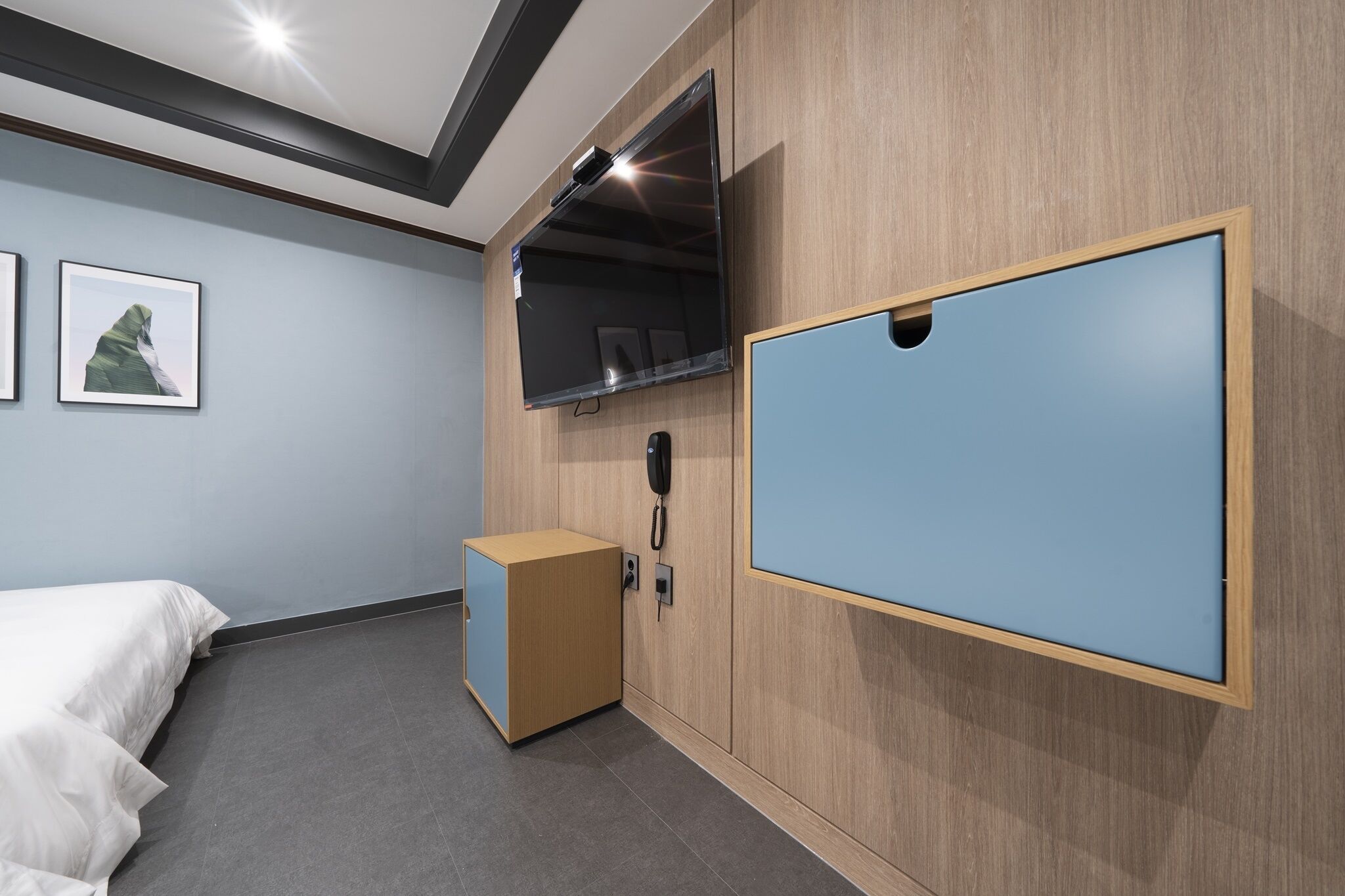 deluxe twin room | free wifi, bed sheets