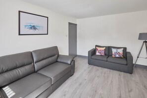 獨棟房屋 | 起居區 | 32-吋平面電視、數位頻道、電視