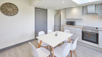 House | Private kitchen | Fridge, microwave, oven, stovetop