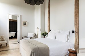 Habitación Prestigio | Ropa de cama de alta calidad y artículos del minibar gratis 