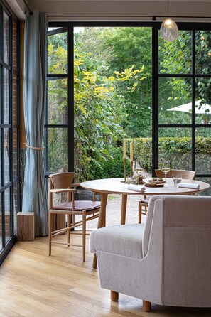 2 restaurants, breakfast, lunch, dinner served; local cuisine - Domaine de Primard - Fontenille Collection (Guainville)