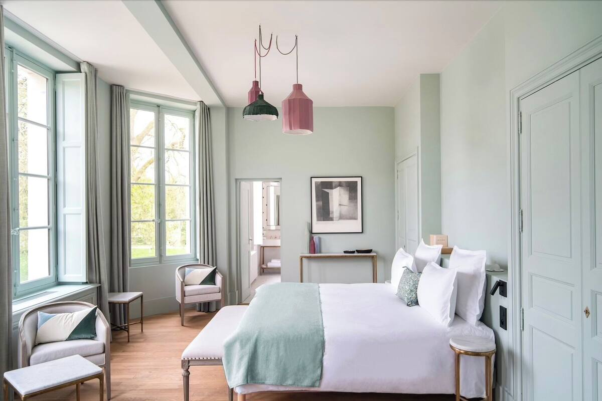 Suite – signature | Sengetøy av topp kvalitet, minibarvarer (inkludert) og safe på rommet