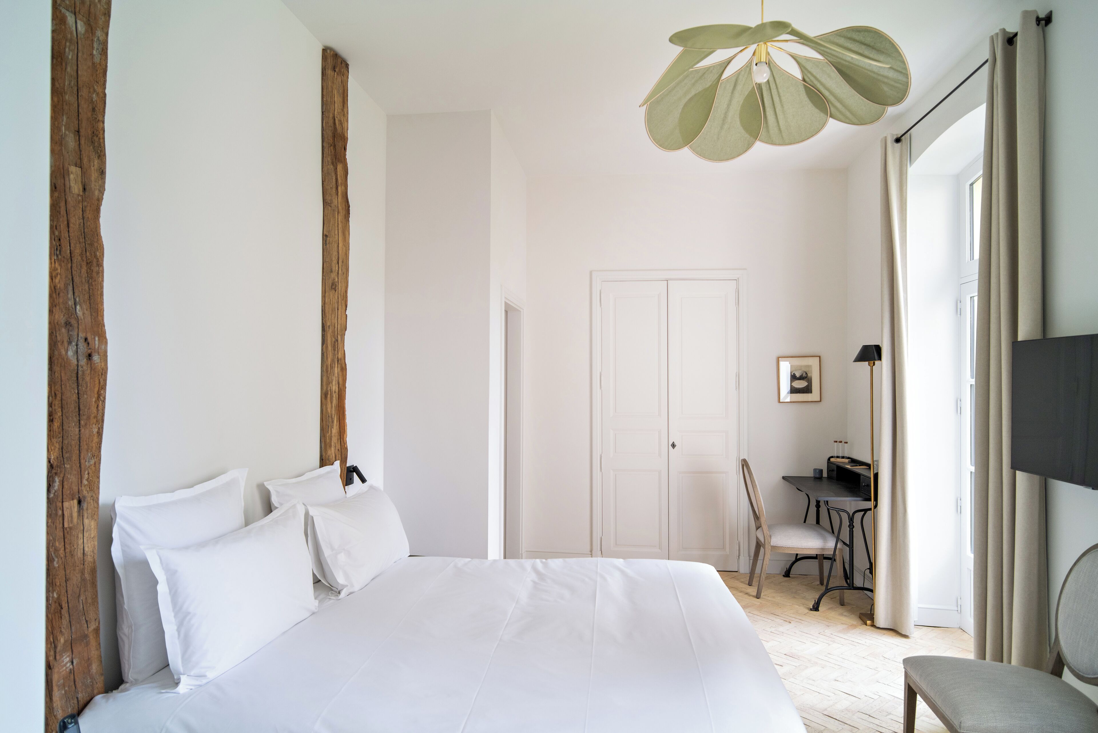 Rom – signature | Sengetøy av topp kvalitet, minibarvarer (inkludert) og safe på rommet