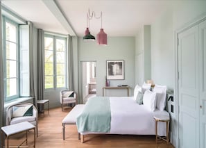 Signature Suite | Premium bedding, free minibar items, in-room safe, desk - Domaine de Primard - Fontenille Collection (Guainville)