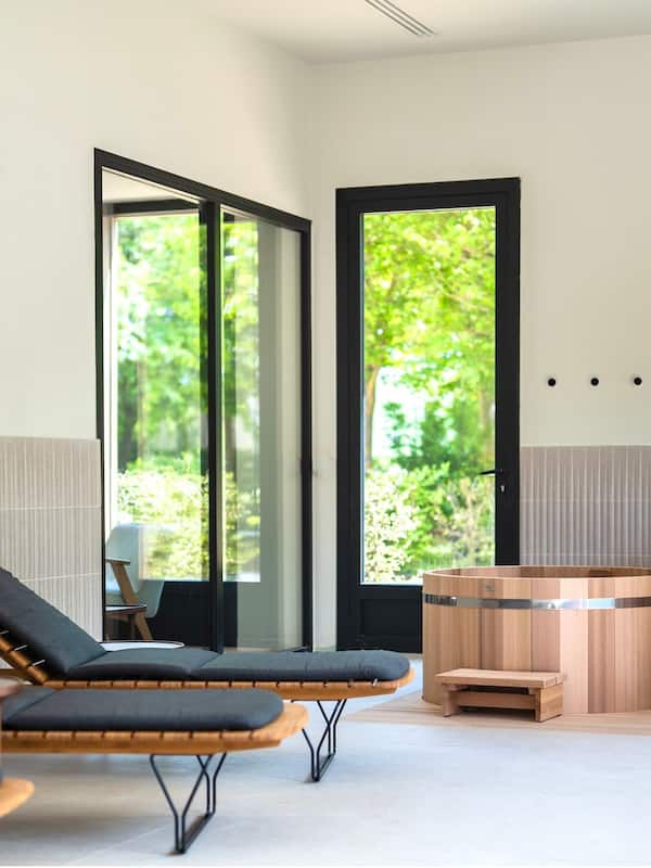 Couples treatment rooms, sauna, hot tub, steam room, body treatments