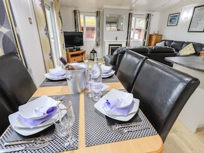 Cottage | Dining