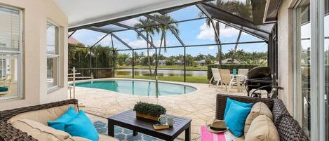 المنشأة من الداخل