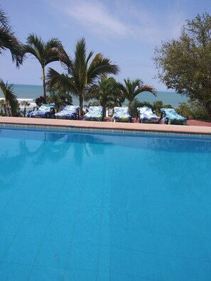 Pool - AGUACLARA: Tu Castillo de Arena Soñado, Seguro  y Privado!





 (Ballenita)