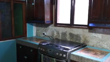 Frigorífic, microones, forn i placa de cuina