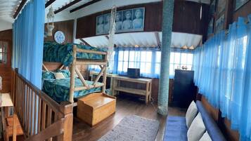 7 bedrooms, iron/ironing board, free WiFi, bed sheets