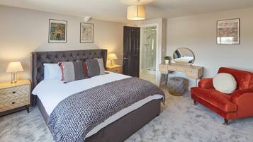 House | 3 bedrooms, individually decorated, individually furnished