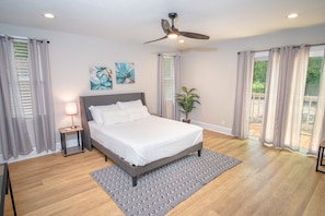 3 bedrooms, laptop workspace, iron/ironing board, bed sheets