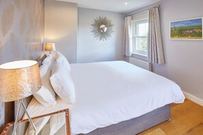 House | 3 bedrooms, individually decorated, individually furnished