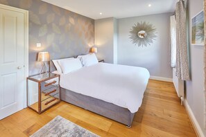 3 عدّة غرف نوم وبديكورات فريدة لكل غرفة وطراز فريد لكل وحدة