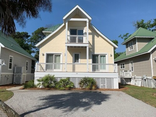 Fantastic 3 Bedroom 3 Bath house on Ocean Creek Golf Course