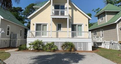Fantastic 3 Bedroom 3 Bath house on Ocean Creek Golf Course