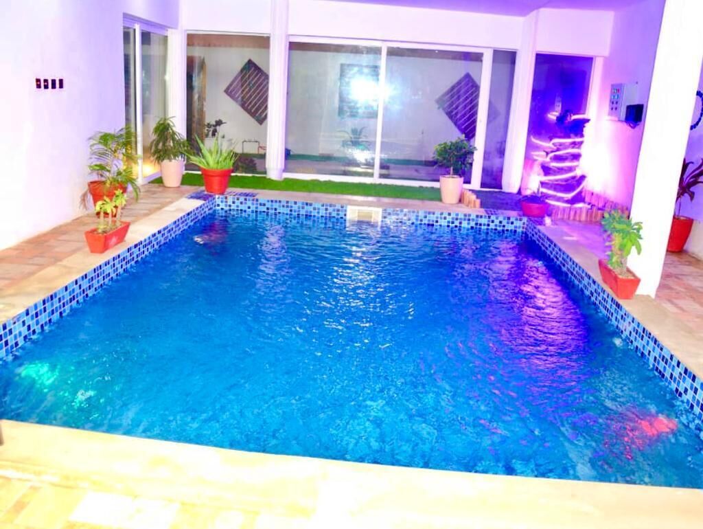 2 piscines couvertes