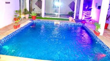 2 piscines couvertes