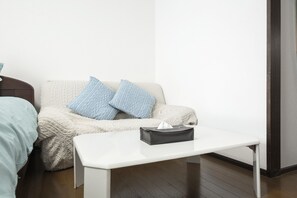 1 habitación, escritorio, tabla de planchar con plancha y wifi gratis 