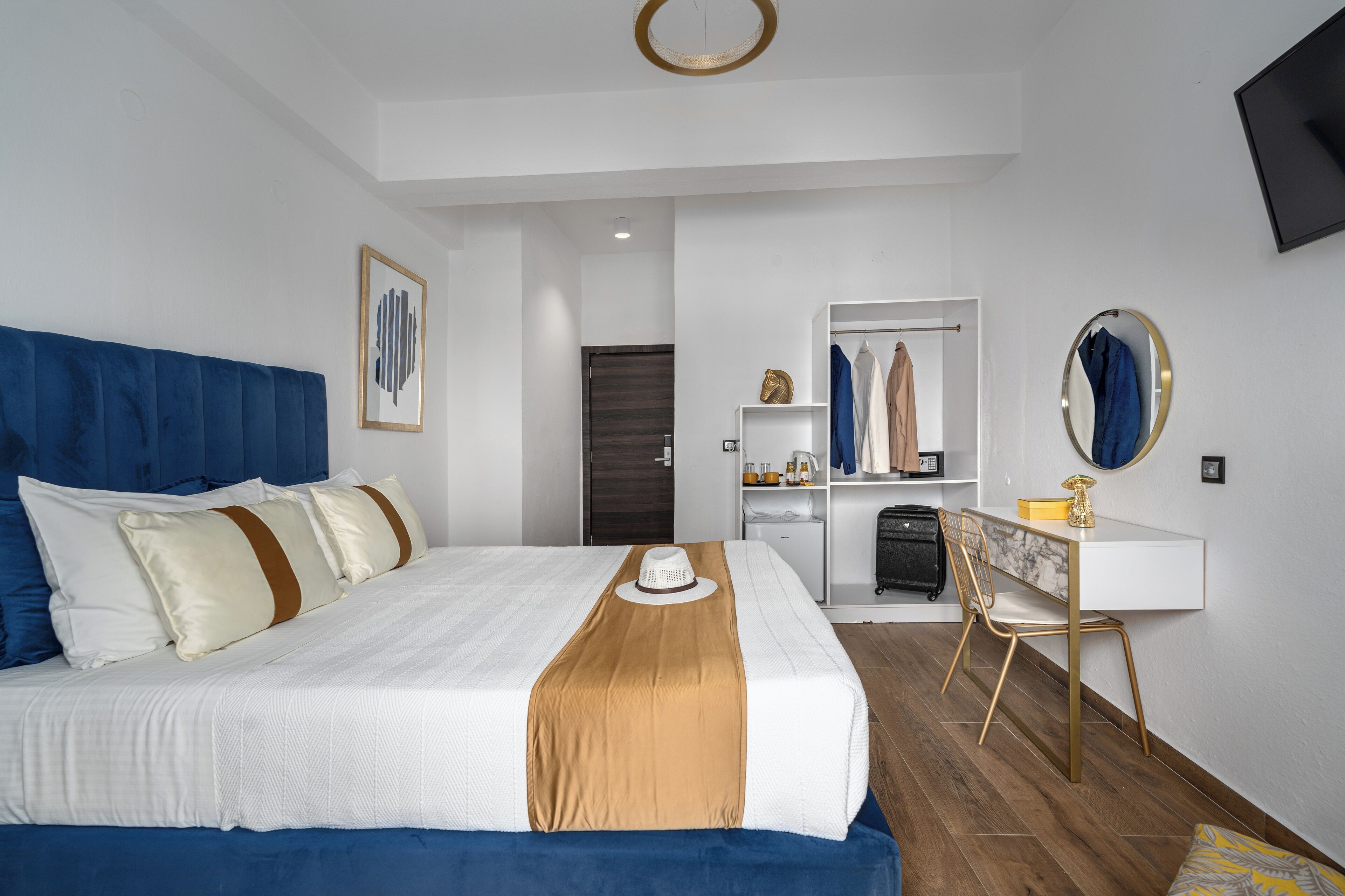 غرفة سوبيريور - بشرفة - بمنظر للبحر | ملاءات للفراش لا تسبب الحساسية وخزنة داخل الغرفة