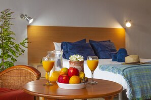 4 chambres, fer et planche à repasser, Wi-Fi, draps fournis