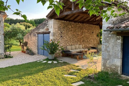 Large listed house **** with private heated swimming pool on 2 hectares