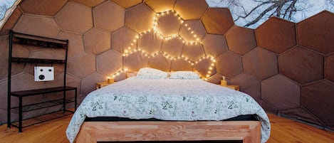 Romantische boomhut, en-suite badkamer | Luxe beddengoed, individueel gedecoreerd, individueel gemeubileerd