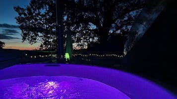 Romantisk trÀdkoja - eget badrum | Spa | Bubbelpool