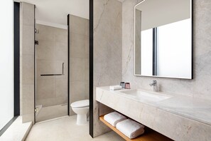 Free toiletries, hair dryer, bathrobes, slippers - Four Points by Sheraton Shanghai Jiading (Shanghai)