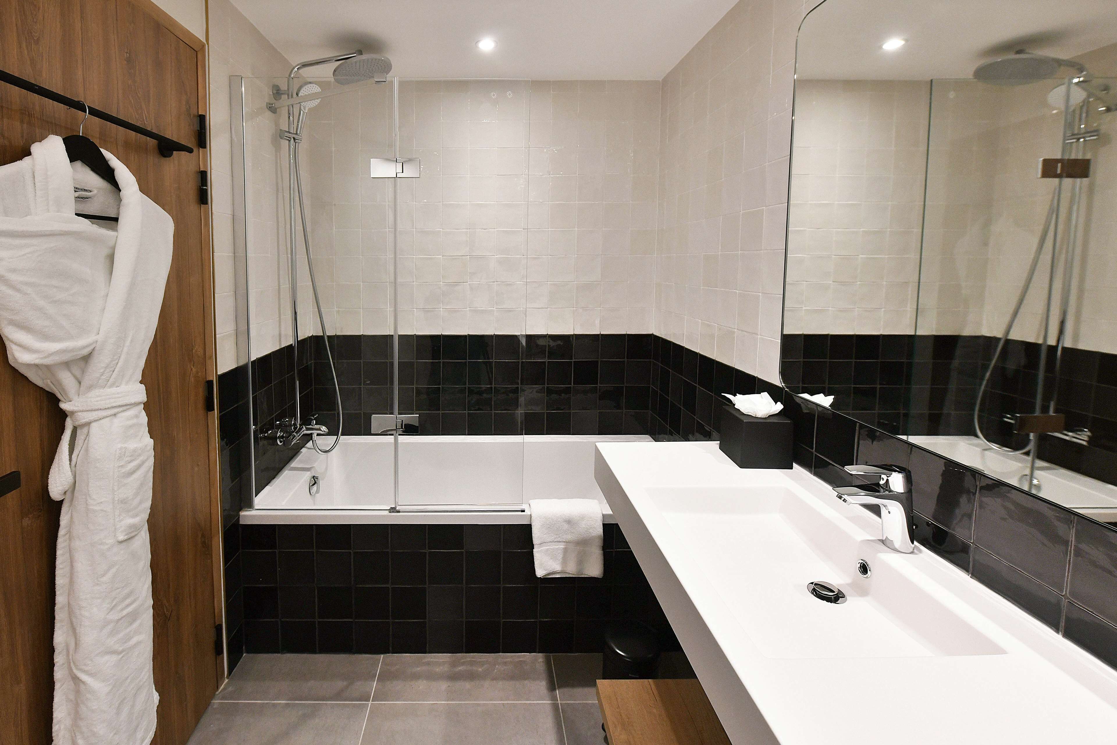 deluxe suite, multiple beds | bathroom | shower, rainfall showerhead, eco-friendly toiletries, hair dryer