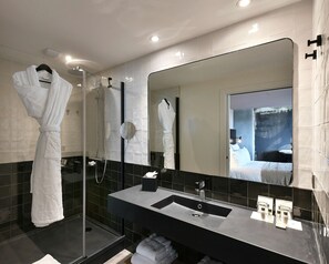 Junior Suite, Multiple Beds, Terrace | Bathroom | Shower, rainfall showerhead, eco-friendly toiletries, hair dryer - Golden Tulip Reims (Bezannes)